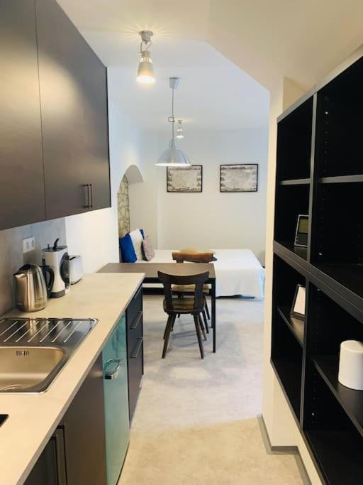 Cozy Friendly Place With Free Parking Прага Экстерьер фото