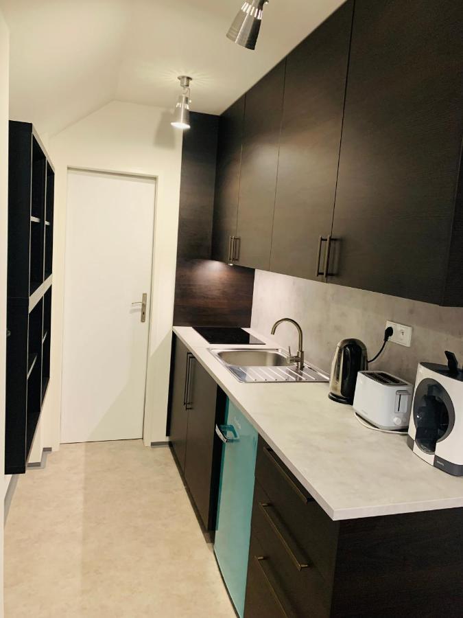 Cozy Friendly Place With Free Parking Прага Экстерьер фото