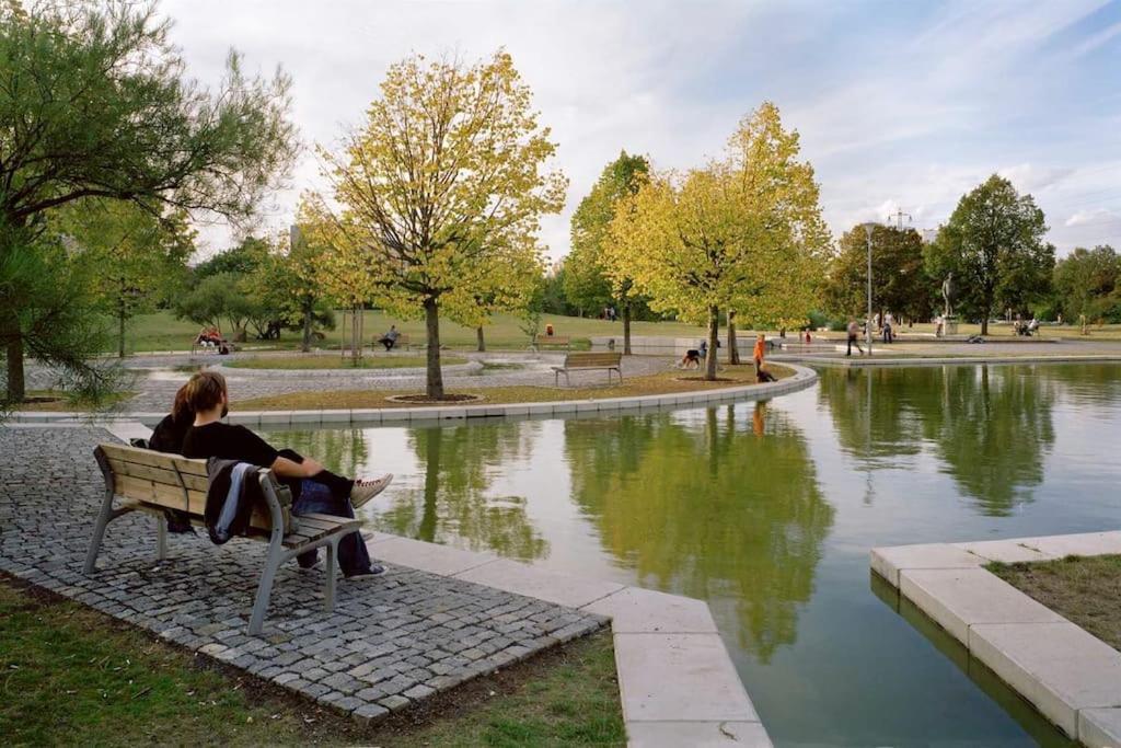 Cozy Friendly Place With Free Parking Прага Экстерьер фото