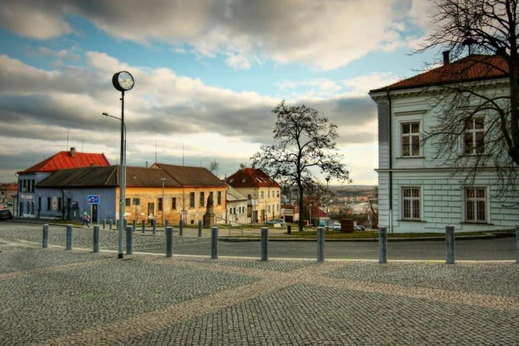 Cozy Friendly Place With Free Parking Прага Экстерьер фото