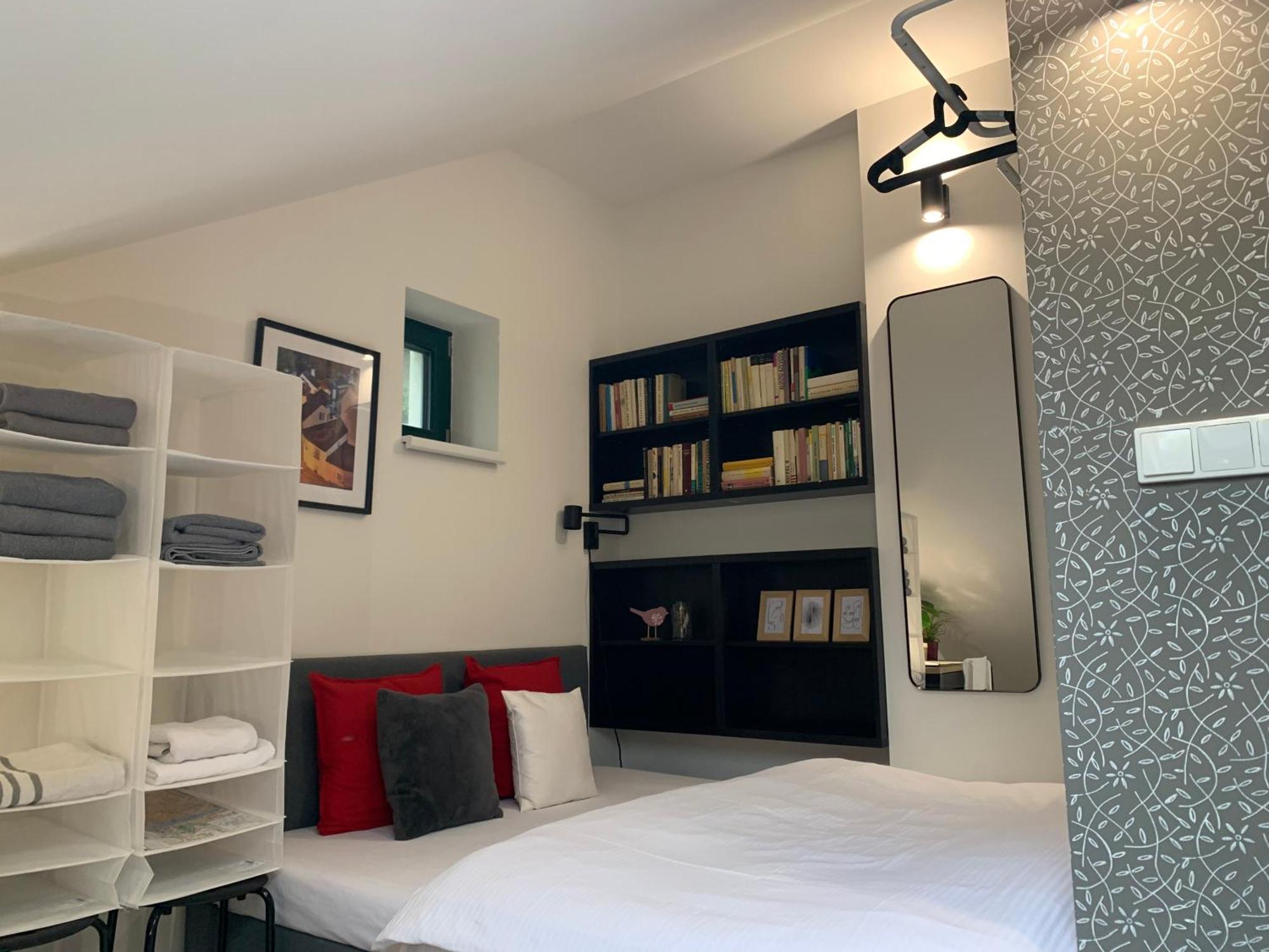 Cozy Friendly Place With Free Parking Прага Экстерьер фото